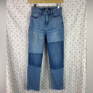 Hollister Ultra High rise Mom Jeans (Imperfection)
